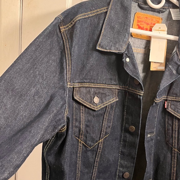 Levi’s XXL denim jacket never worn. Perfect condition. - Picture 3 of 5
